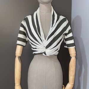 Customizable scoop loose tee